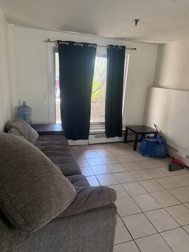 Building Photo - Unit For Rent