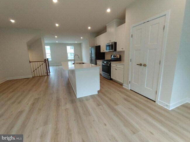 Foto del edificio - 124 Glory Maple Ln