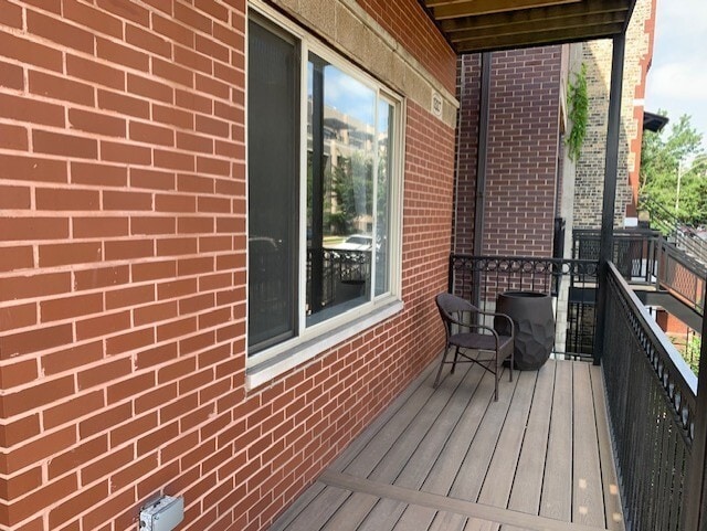 Building Photo - 1327 W Walton St