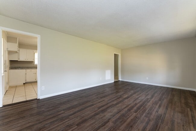 Building Photo - Hot Listing in Athens – 4 Beds, Granite Co...