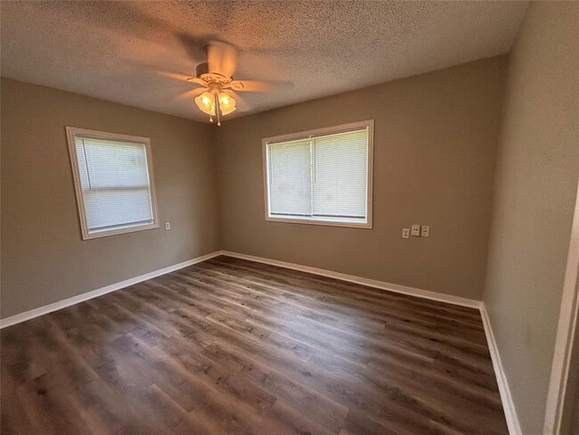 Building Photo - 402 Poplar