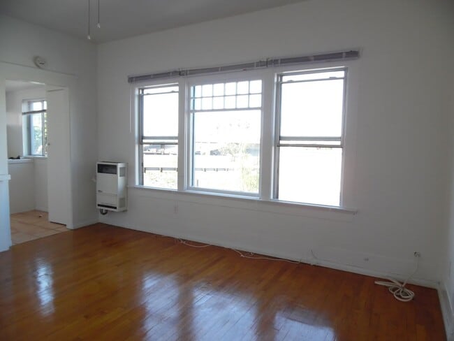 Building Photo - 1BR 1BA Apartment in Point Loma - 1 Assign...
