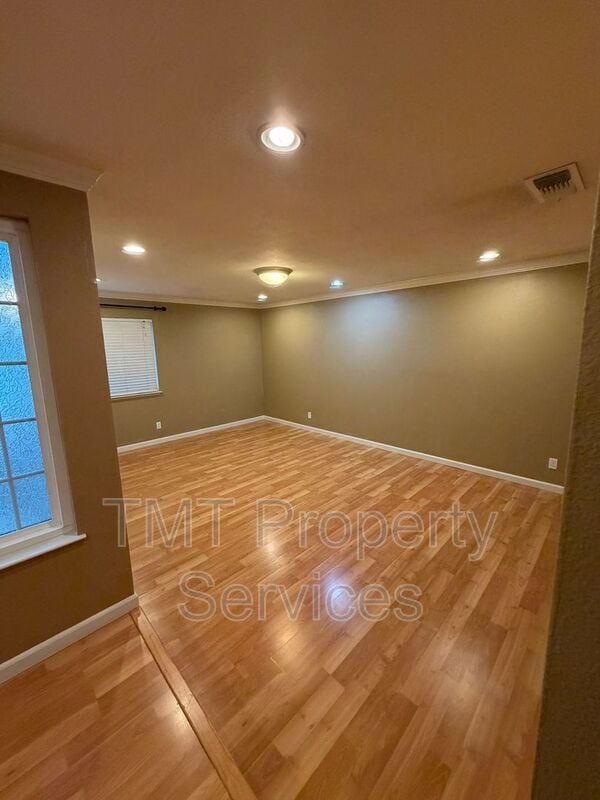 Foto del edificio - 8704 Montiflora Ct