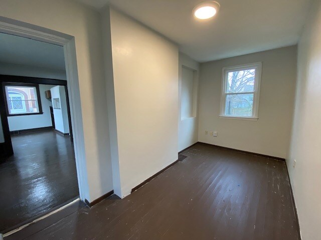 Building Photo - 1578 Pilgrim St