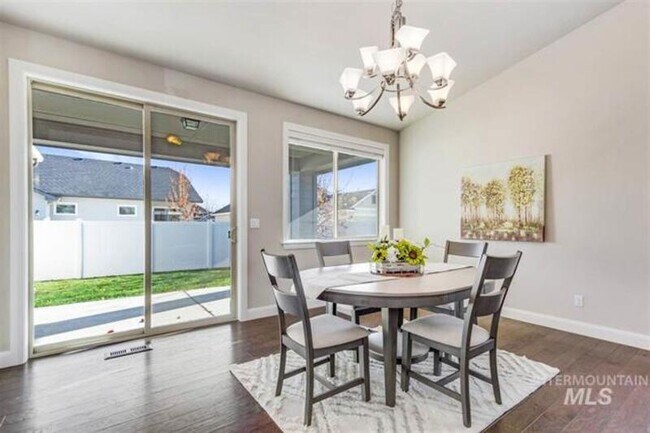 Building Photo - 514 N Vandries Way