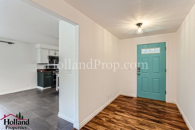 Foto del edificio - Charming & Spacious 3-Bed, 2-Bath Home in Peaceful North Plains!