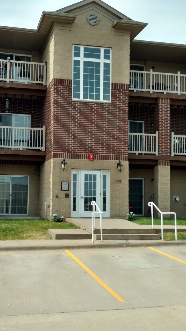 Foto del edificio - 460 Bradley Pl