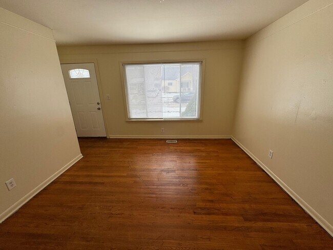 Foto del edificio - 14824 Myola Ave