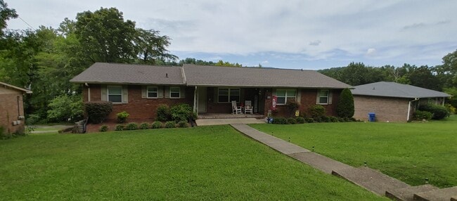 Building Photo - Duplex WITH GARAGE in Hixson!