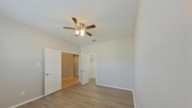 Foto del edificio - FOR RENT NOW