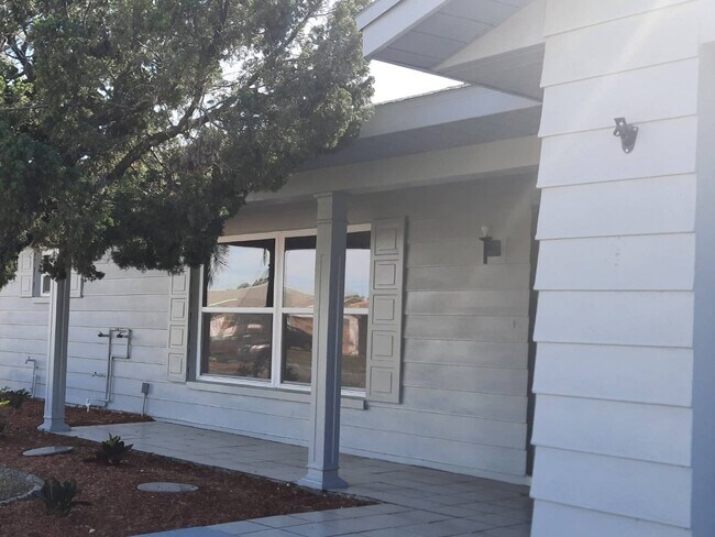 Building Photo - 738 Flamingo Dr