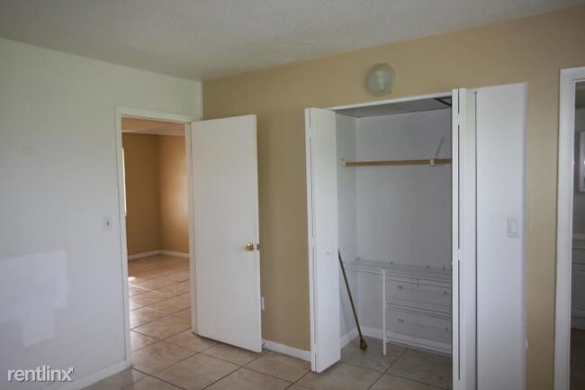 Building Photo - 1 br, 1 bath  - 1675 Florida Mango Rd