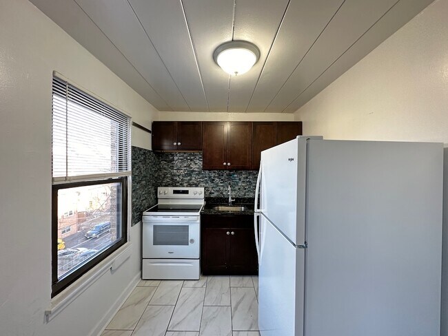 Building Photo - 1360 W Touhy Ave