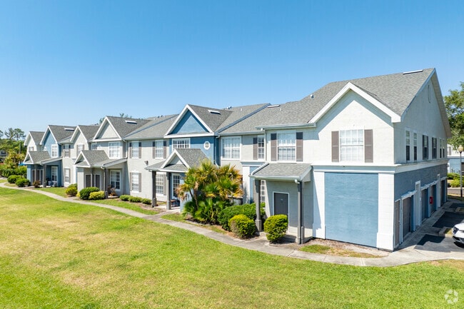 Building Photo - 2211 Grand Isle Apartments