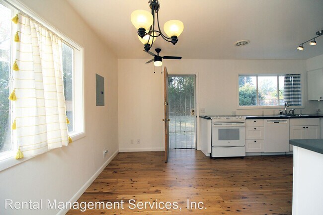 Foto del edificio - 3 br, 1 bath House - 2923 NE 92nd Ave