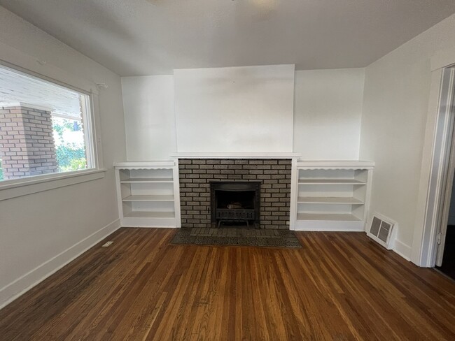 Building Photo - 1062 Princeton Ave S