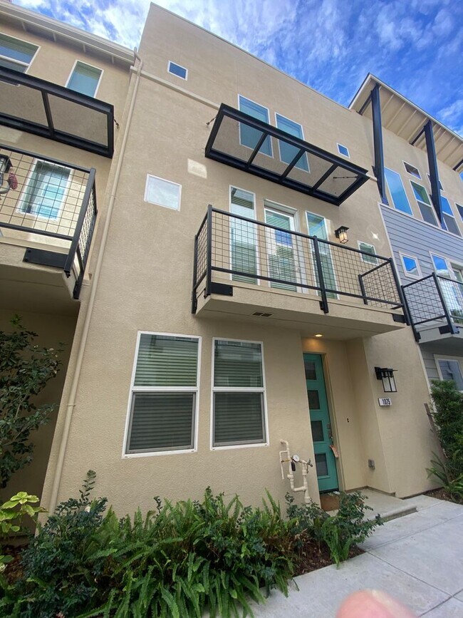 Building Photo - ALMOST NEW, SUPER CLEAN 2 BED, 2.5 BATHS, WOOD FLOORS, STAINLESS STEEL APPLIANCES, CLUBHOUSE WITH...