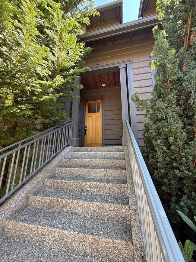 Foto del edificio - Stunning Contemporary townhome in Coveted Peterkort Woods, near St. Vincent's in Cedar Mill