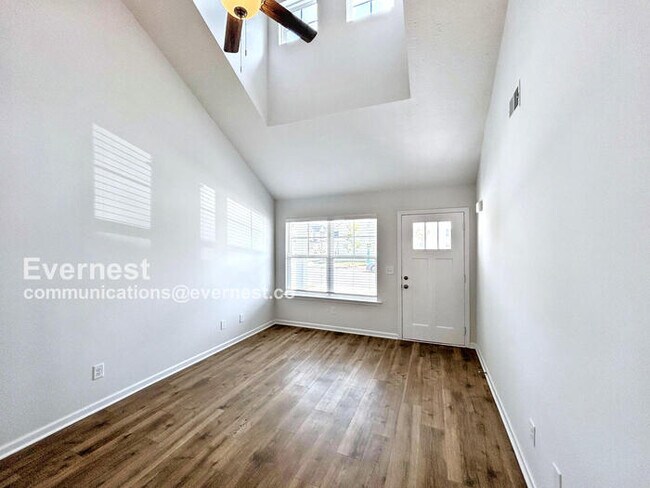 Foto del edificio - 347 Raines Ct