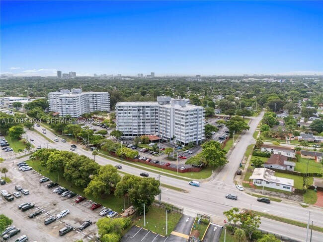 Building Photo - 1200 NE Miami Gardens Dr