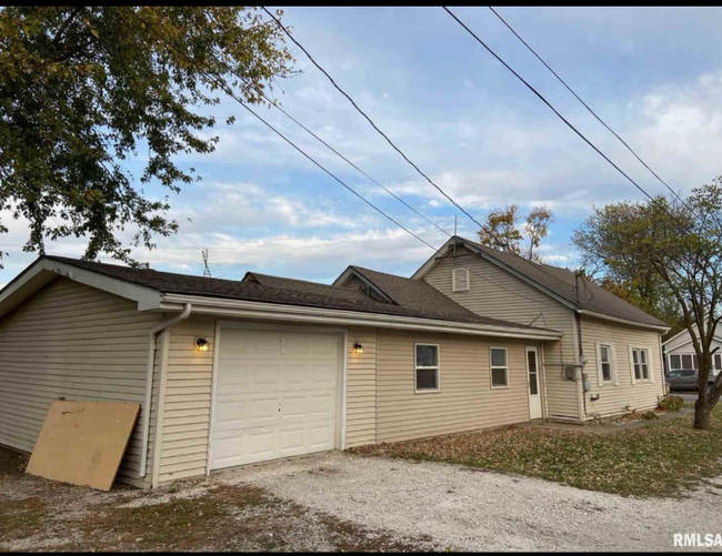 Building Photo - 213 E Madison St