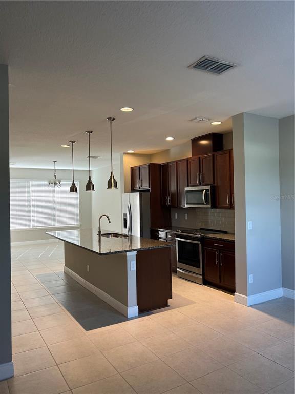 Building Photo - 6591 Calamondin Dr
