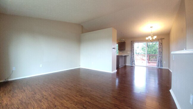 Building Photo - Gorgeous Split Level with Fenced Backyard
