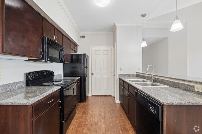 El Alexander 2BR, 1BA - 899SF - Cocina - Oxford at Country Club