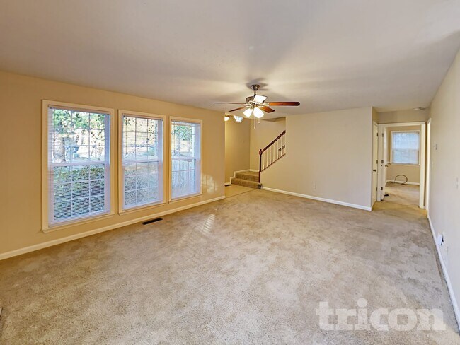 Foto del edificio - 4680 Woodglen Ct