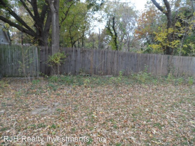 Building Photo - 3 br, 2 bath House - 729 E Brooks