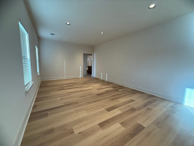 Foto del edificio - 207 Railroad Ave