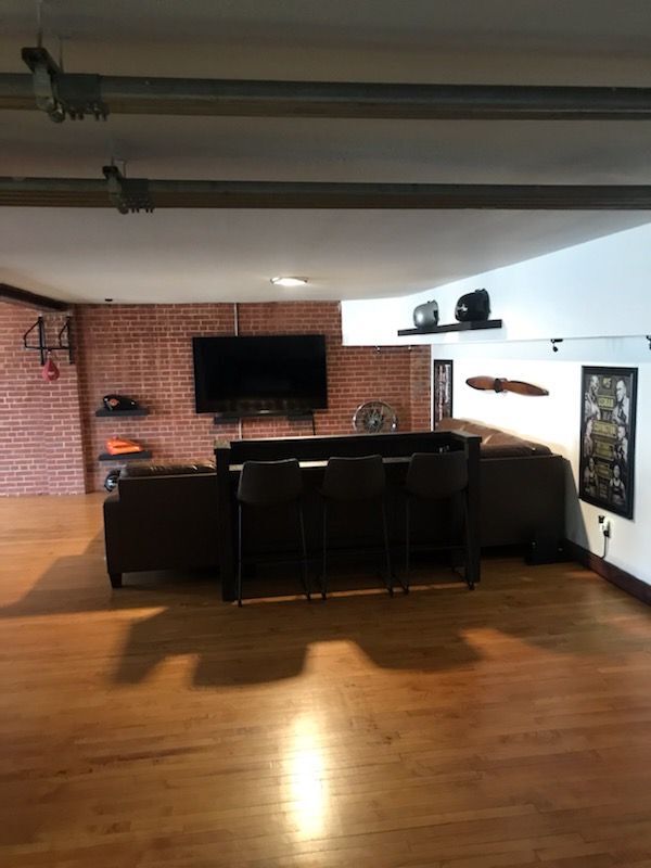 Foto del edificio - 115 E Tyler St