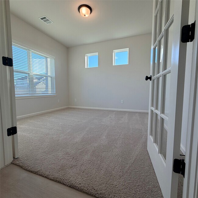 Foto del edificio - 3418 Lago Norence Dr