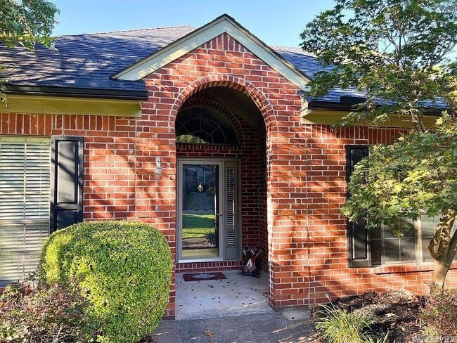 Building Photo - 14302 Westbury Dr