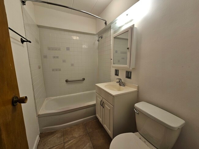 Foto del edificio - 5906 N Sheridan Rd