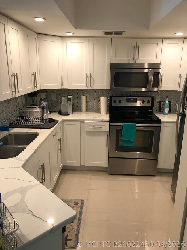 Foto del edificio - 708 Crestwood Ct S