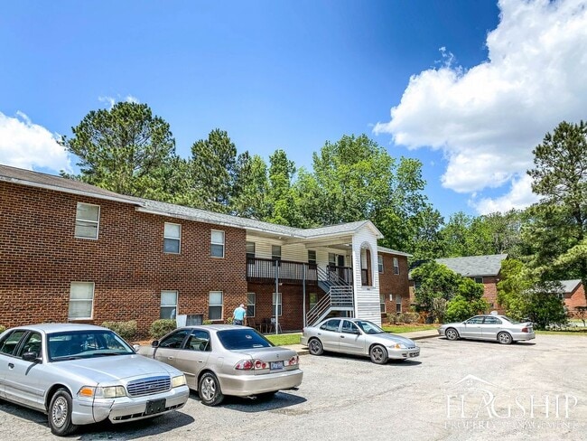 Building Photo - One Bedroom Cadwell Ct Unit