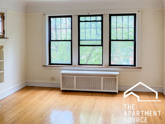 Building Photo - 2613 W Berwyn Ave