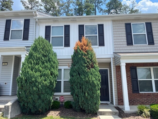 Beautiful 3 Floor Townhouse in Durham's Stratford Lakes Neighborhood! - Beautiful 3 Floor Townhouse in Durham's Stratford Lakes Neighborhood!