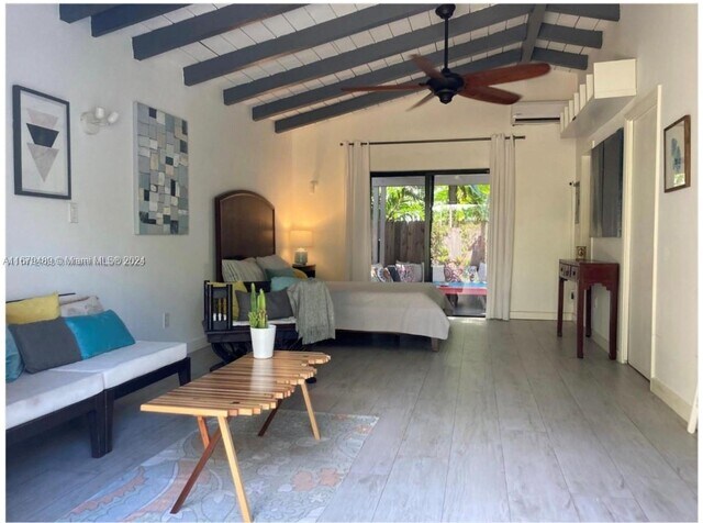 Foto del edificio - 439 NE 74th St