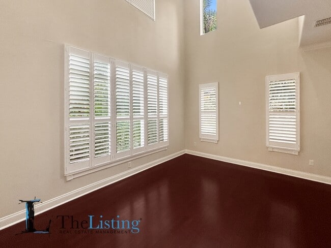 Building Photo - 827 Meridale Ave