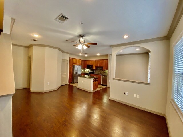 Primary Photo - 3027 Thomas Ave