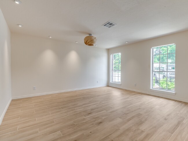 Building Photo - 1309 Rebecca Ln
