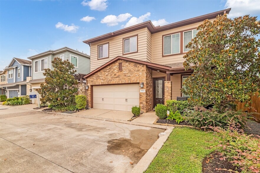 Foto principal - 8802 Narrow Leaf St