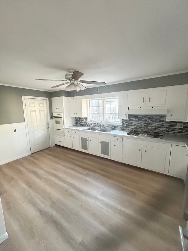 Photo - 139 North St Apartment