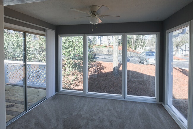 Building Photo - Beautiful condo in private community