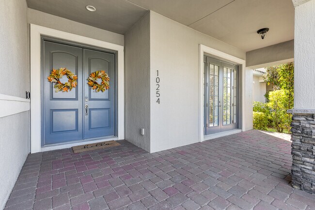 Foto del edificio - Luxury 5-Bedroom Residence in Eagle Creek with Indoor-Outdoor Living