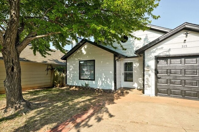 Photo - 313 Belmont Dr House