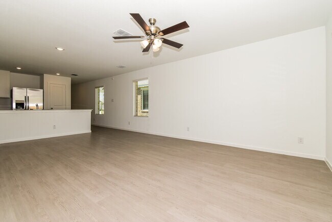 Foto del edificio - 1718 Crossbill St