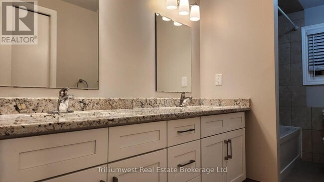 Photo du bâtiment - 126 Freshmeadow Way